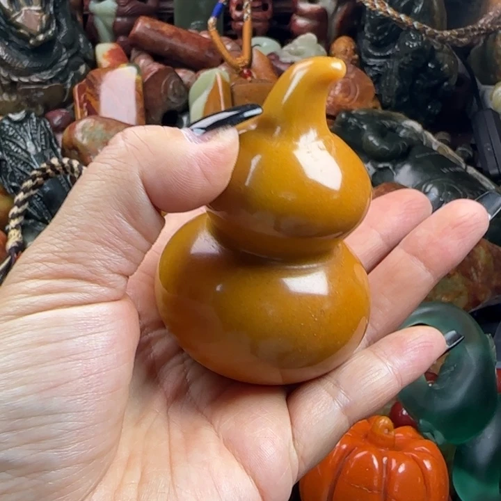 未镶嵌透闪石质玉珠宝奇石