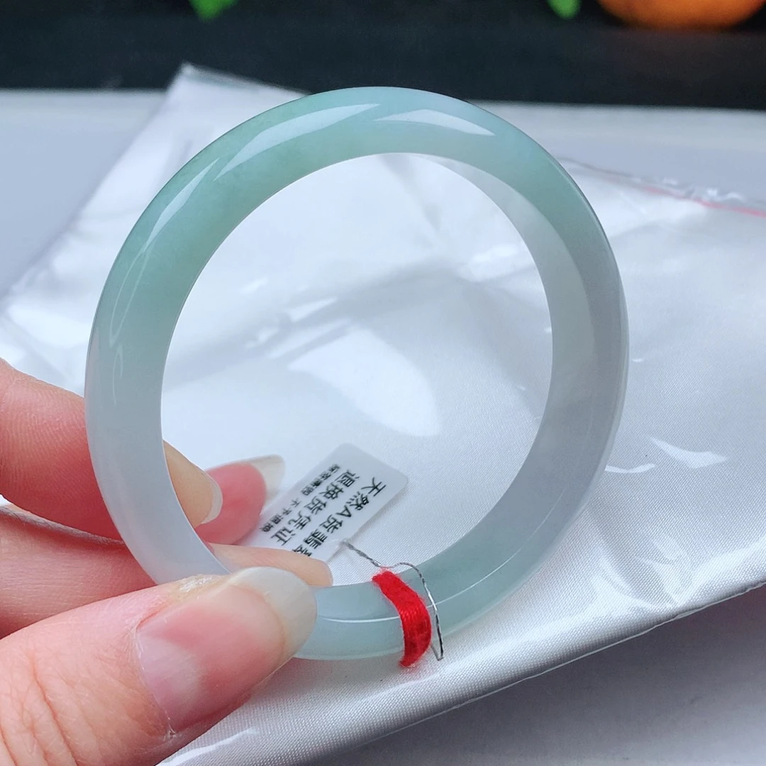 翡翠手镯未镶嵌56圈