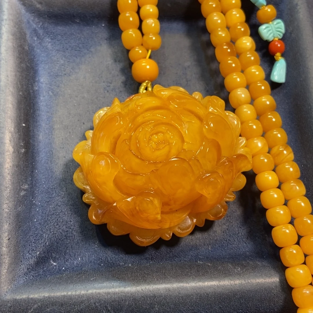 琥珀未镶嵌颈饰蜜蜡