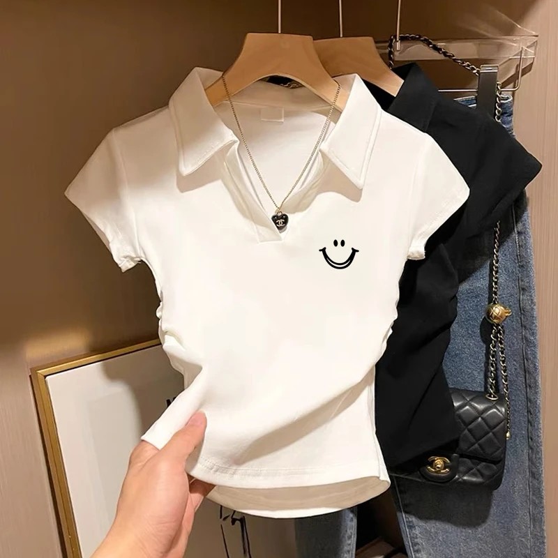 设计感翻领polo衫正肩短袖女上衣夏季辣妹v领修身褶皱白色t恤短款