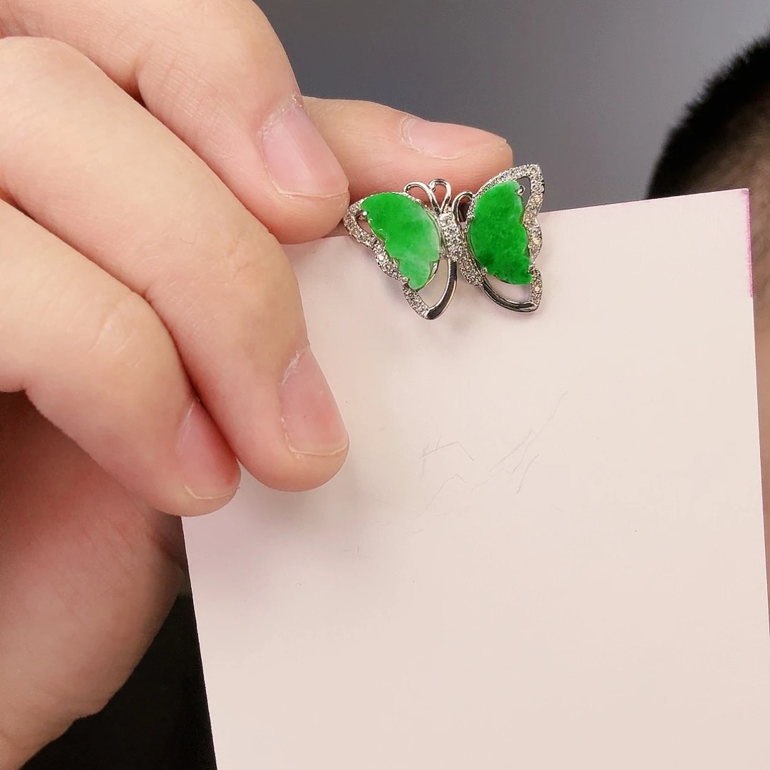 翡翠颈饰未镶嵌一对