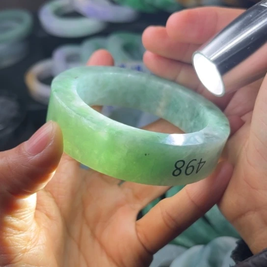 定制翡翠未镶嵌翡翠手镯