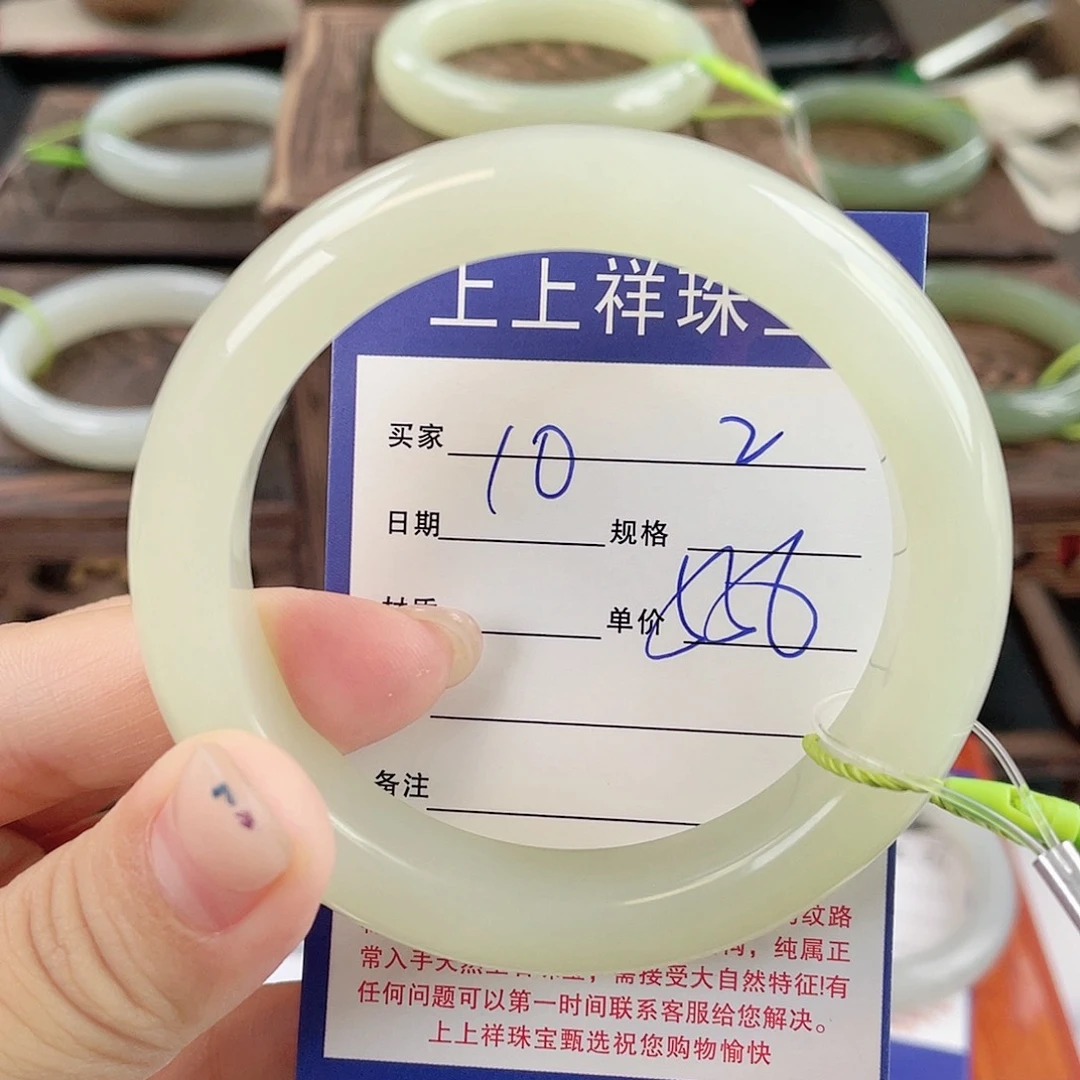 和田玉手镯未镶嵌