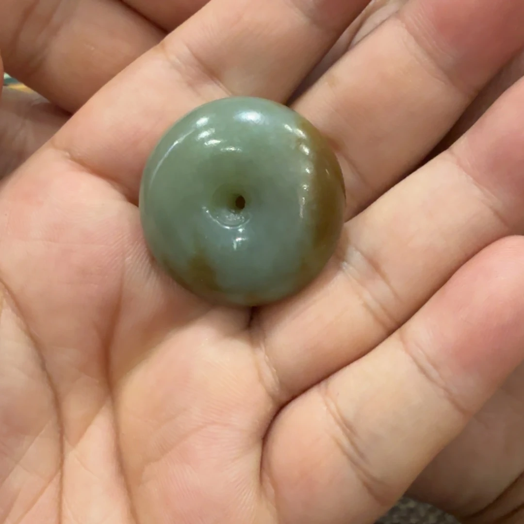 小***子和田玉未镶嵌颈饰