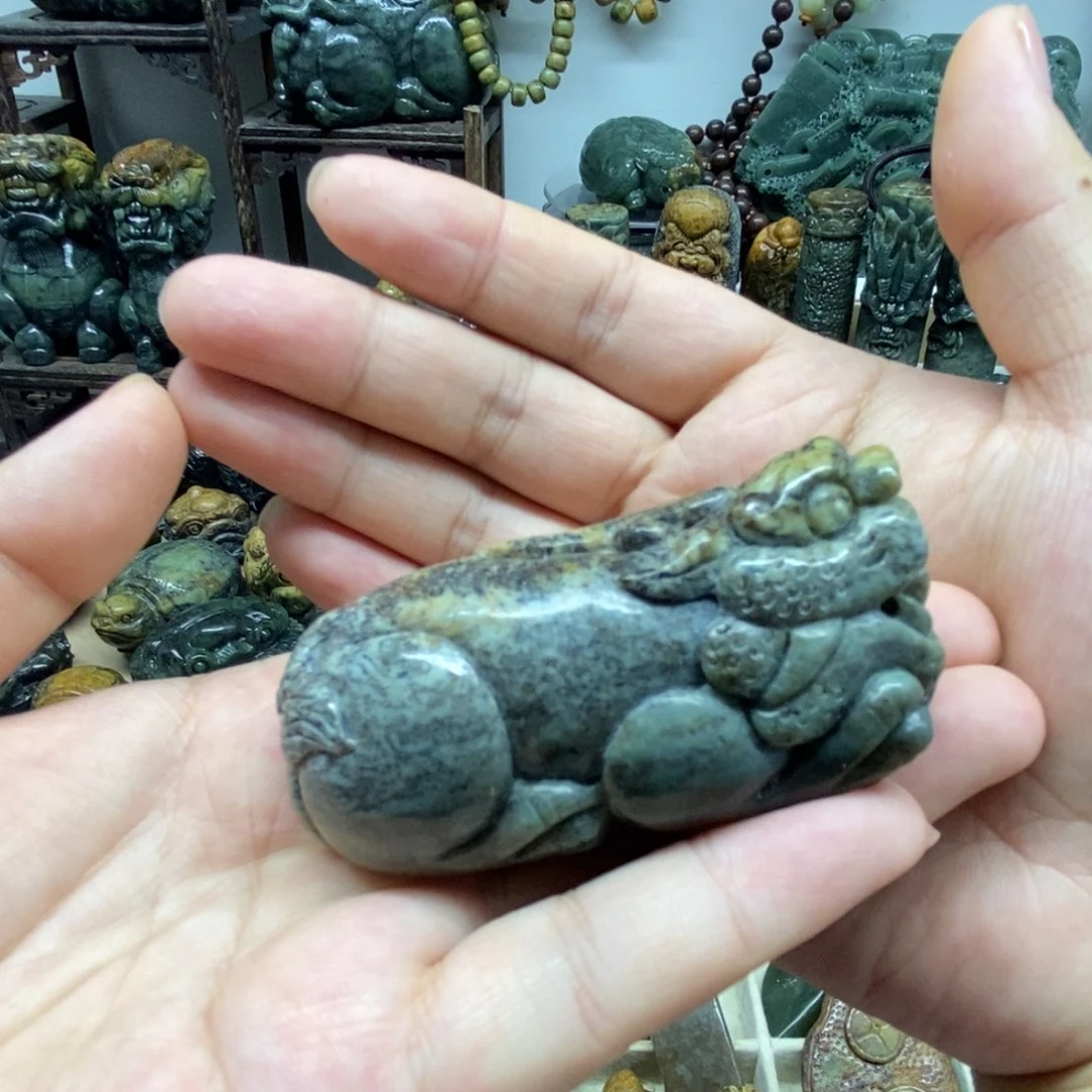 未镶嵌岫岩河磨玉（透闪石质玉）把件