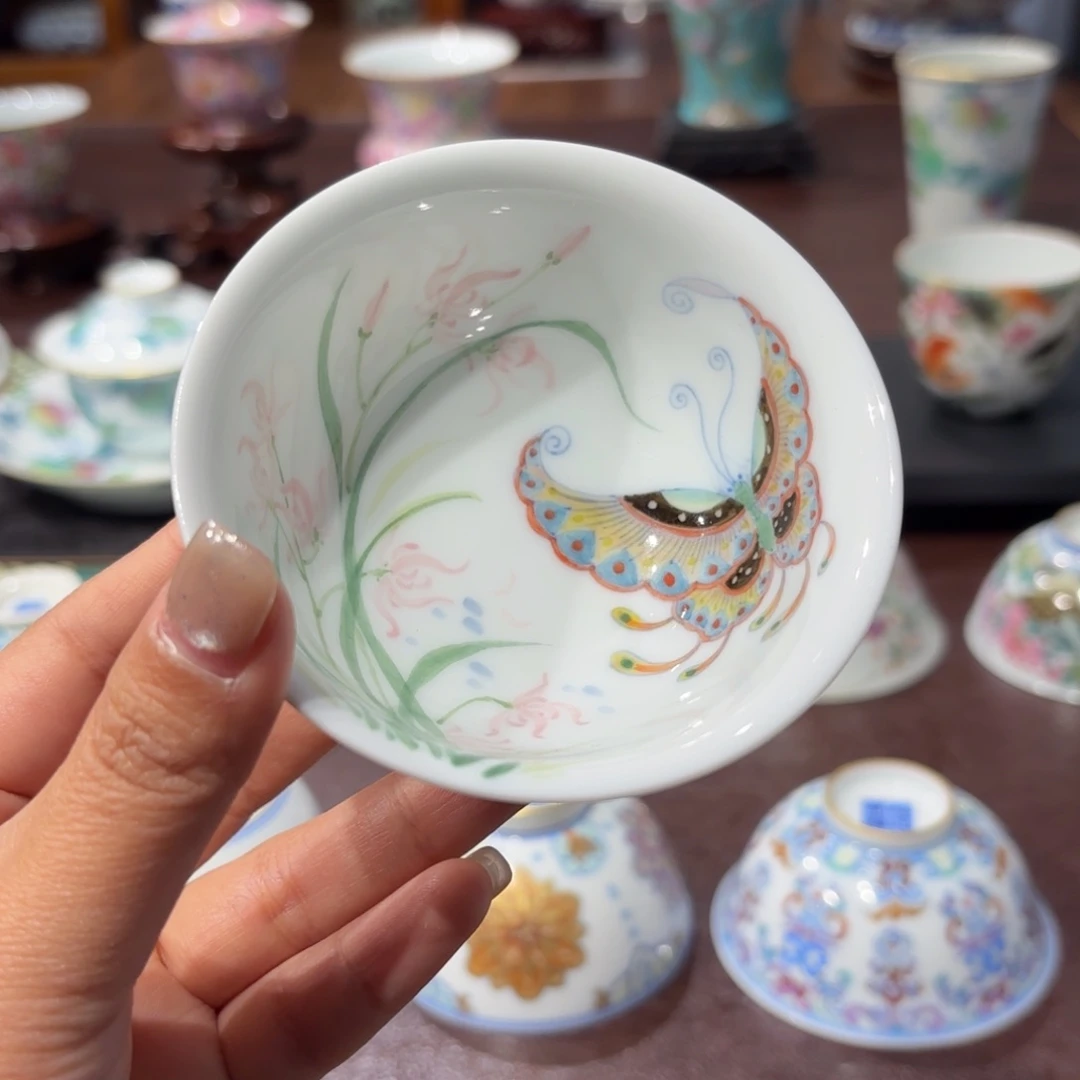 釉下五彩蝶恋花呗