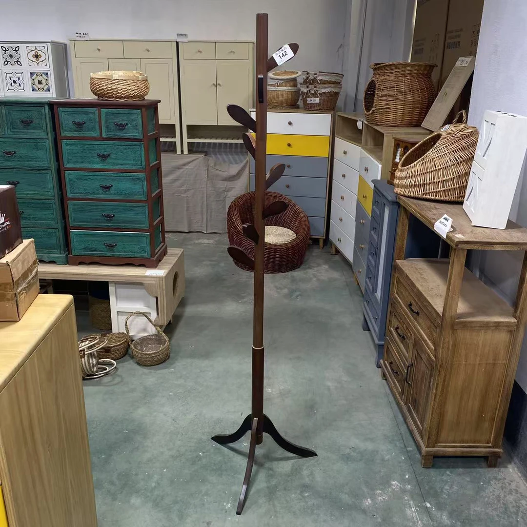 142实木胡桃色树叶挂衣架