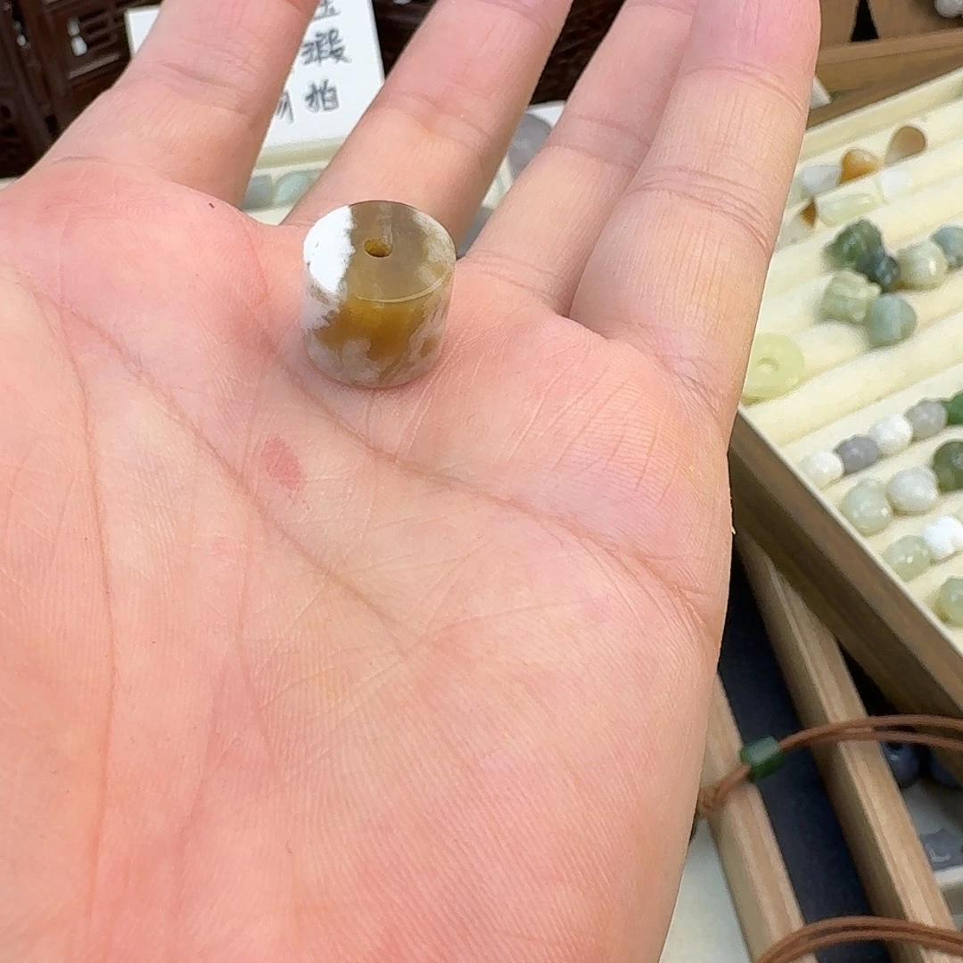 舒***猩和田玉未镶嵌珠宝半成品