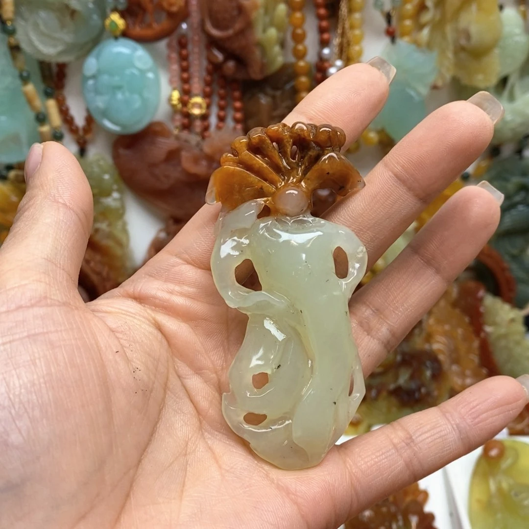 蛇纹石玉颈饰未镶嵌