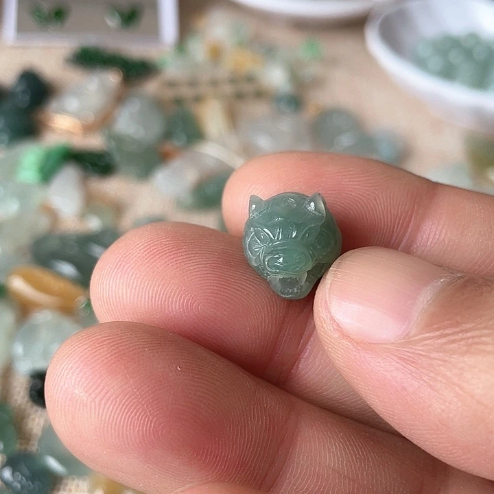 翡翠未镶嵌颈饰24