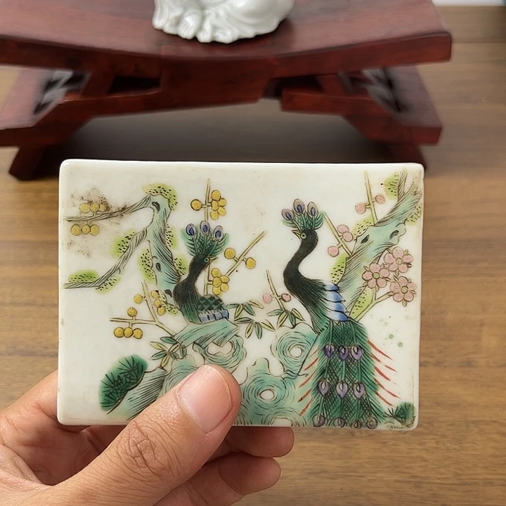 实***是摆件精美的瓷器摆件……