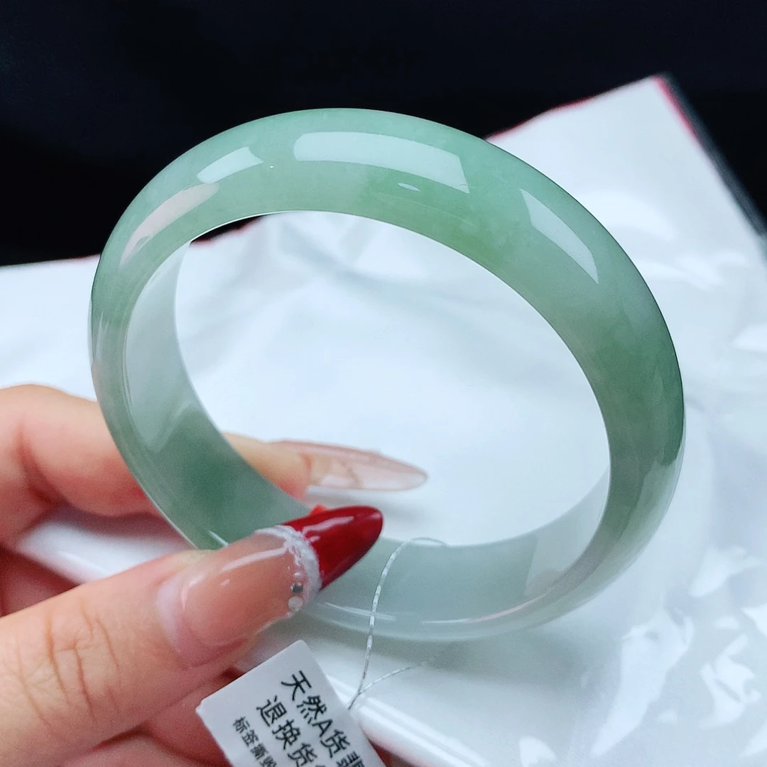 翡翠手镯未镶嵌58轮胎