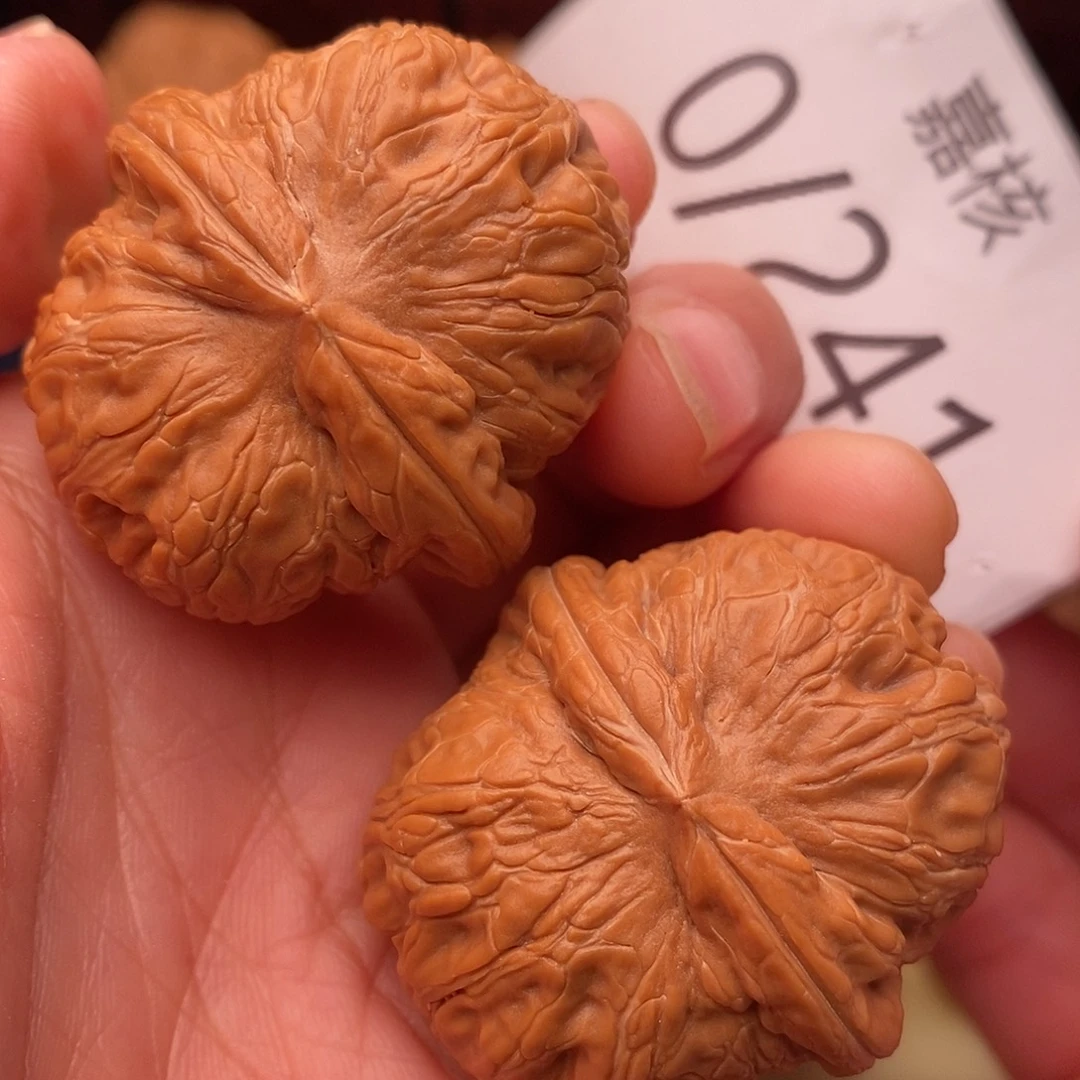 文玩核桃把件38.8元宝