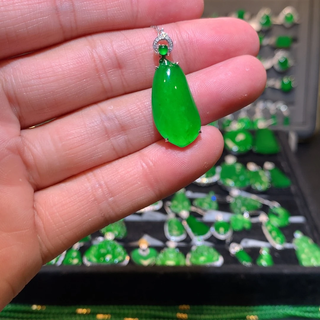 翡翠吊坠(不含链)18K金镶嵌天然翡翠