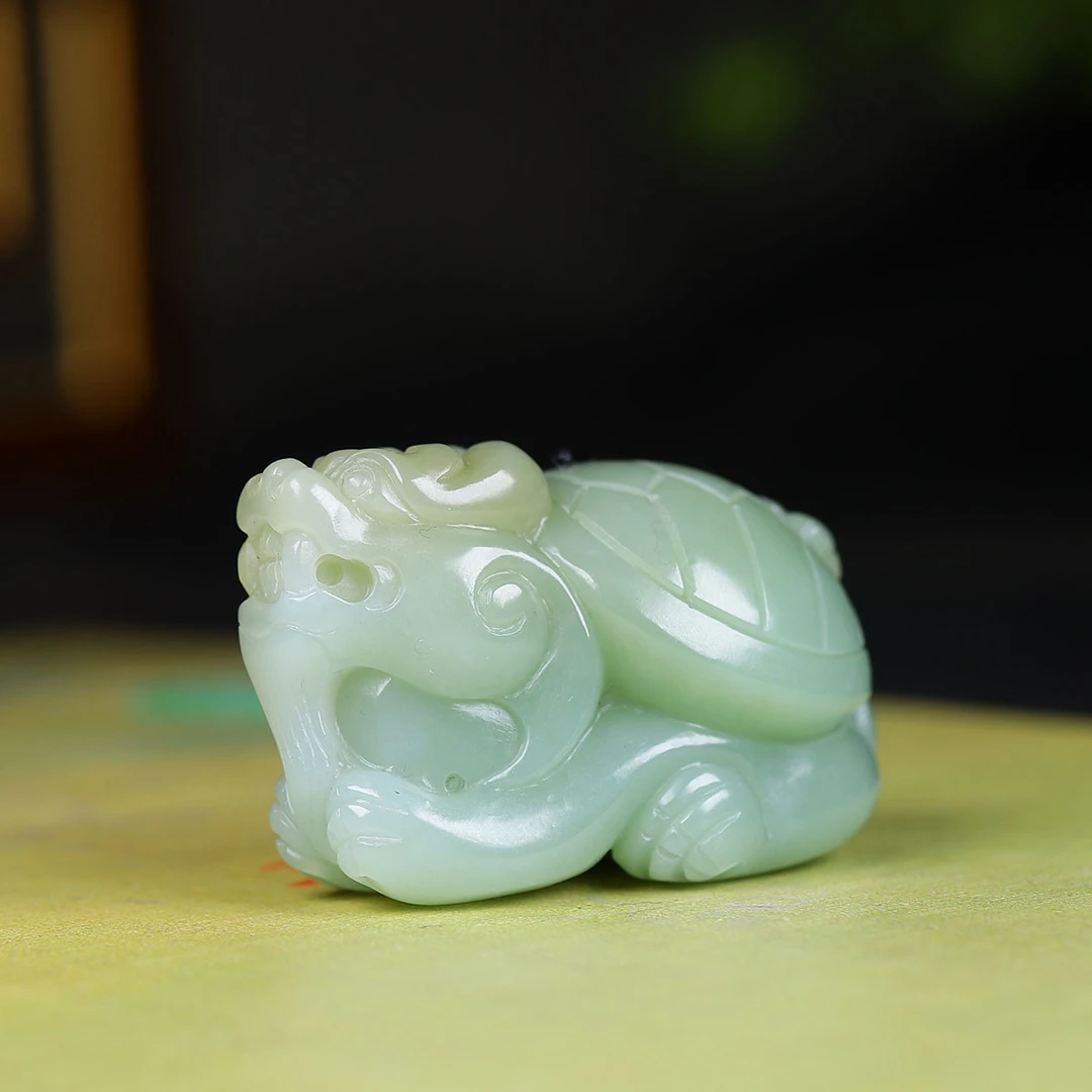 1020164和田玉且末料龙龟挂件