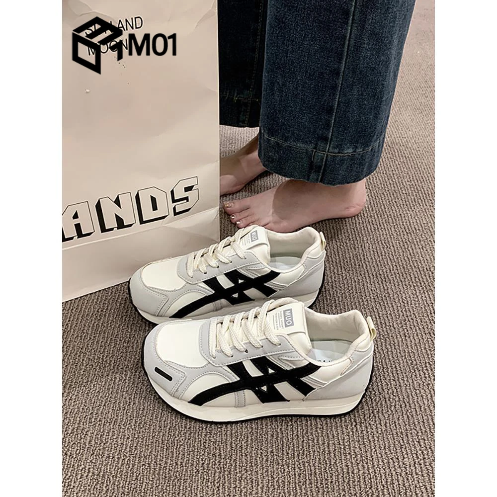 M01爆款百搭小众板鞋女秋透气小白鞋超火新款轻便平底休闲运动鞋