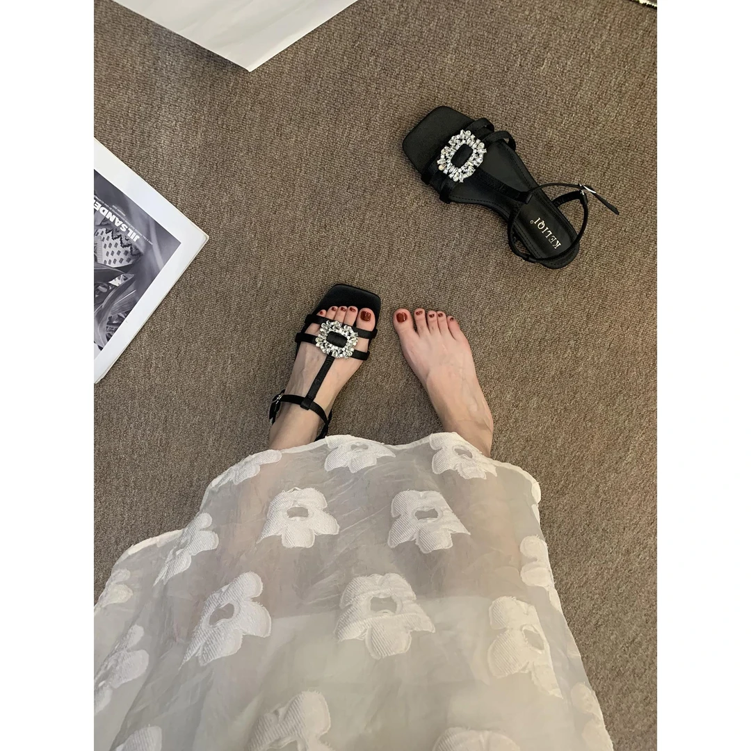 设计感低跟水钻罗马鞋法式凉鞋女款夏季外穿韩版绝美银色凉拖2025