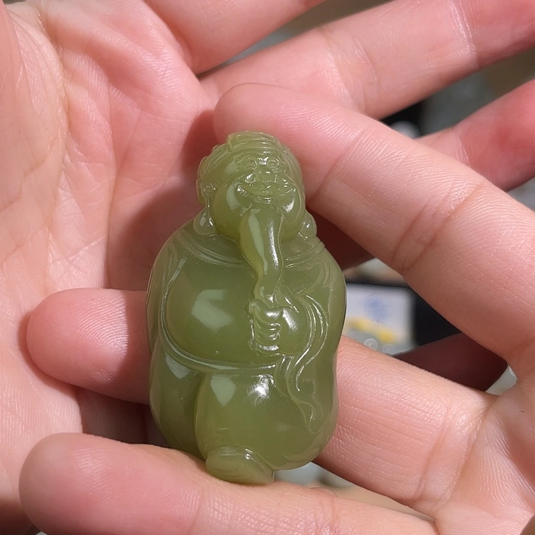 自***哥和田玉未镶嵌颈饰