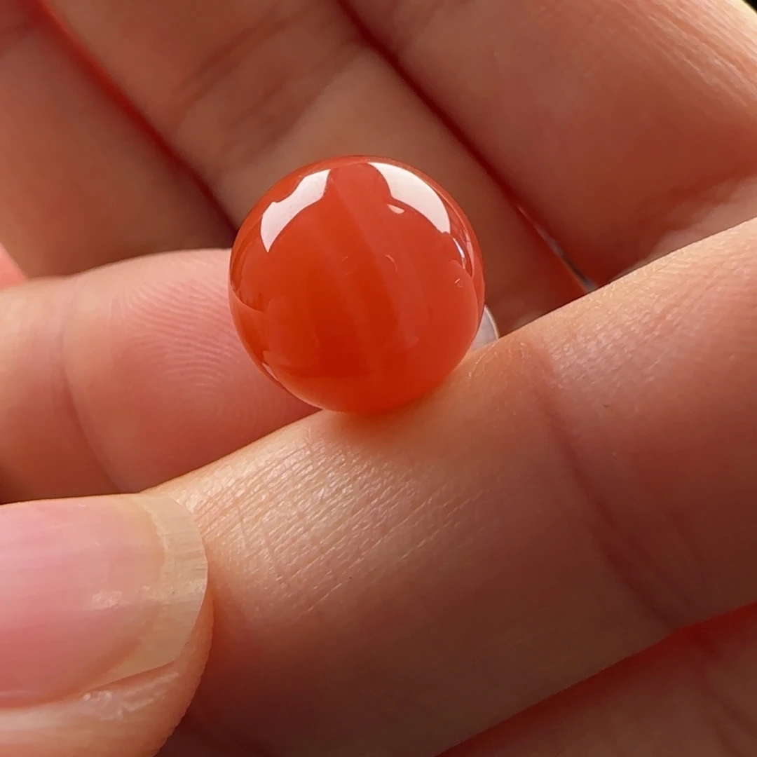南红玛瑙未镶嵌圆珠：11.4润亮 色偏黄 白纹