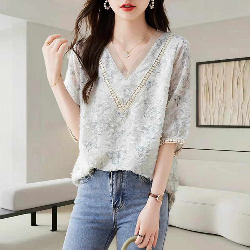 V领短袖衬衫女夏2025新款欧货宽松大码别致衬衣小衫洋气显瘦上衣