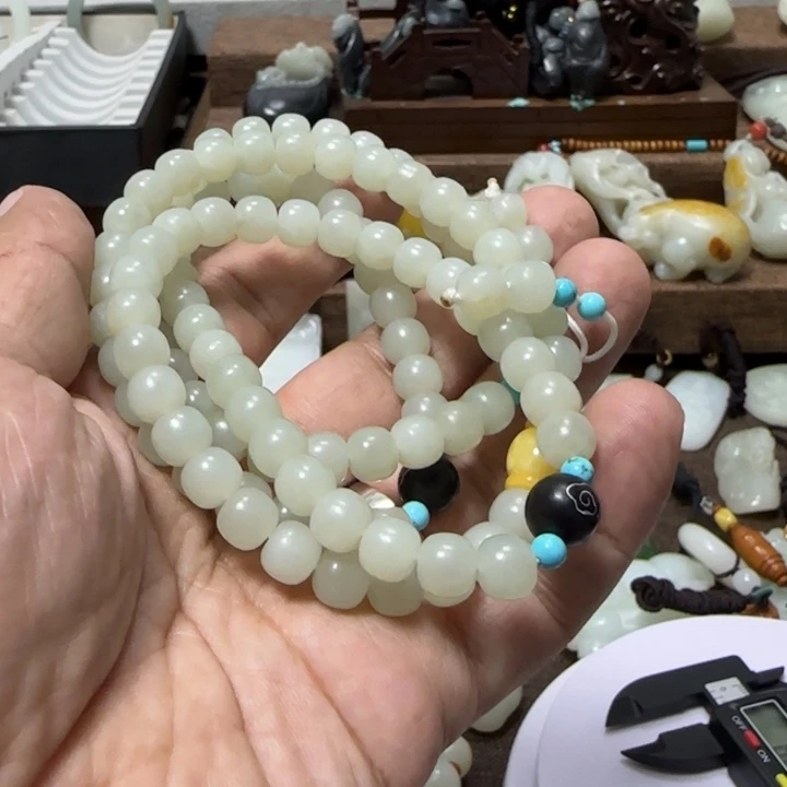 和田玉颈饰未镶嵌M****)