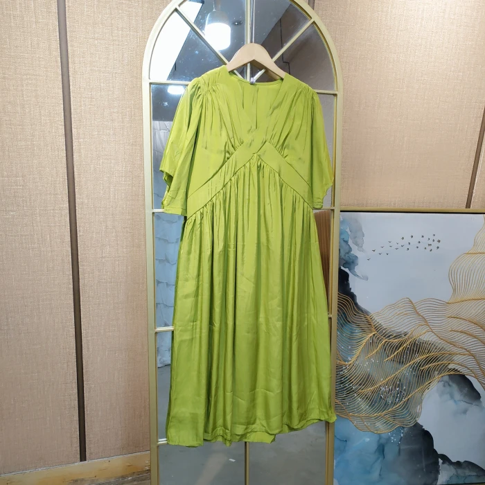 CD146孕妇绿色连衣裙M100-130