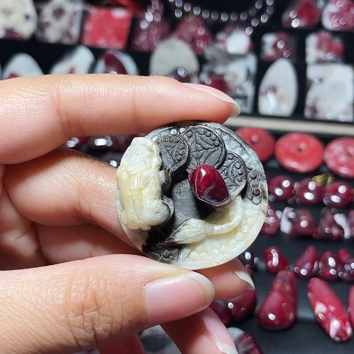 天然辰砂雕刻件貔貅吊坠