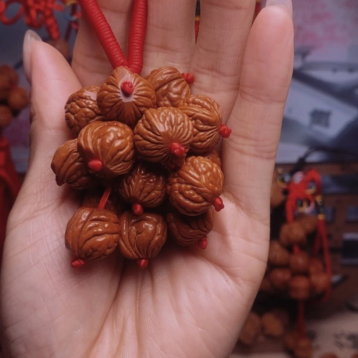 吊坠桃核龙纹枭挂件