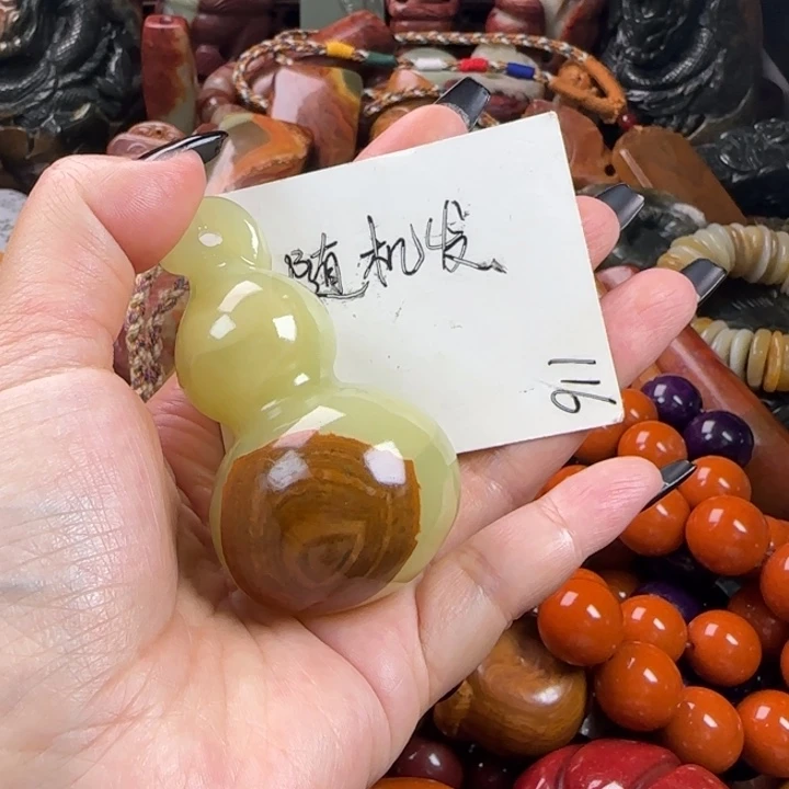 未镶嵌透闪石质玉珠宝奇石