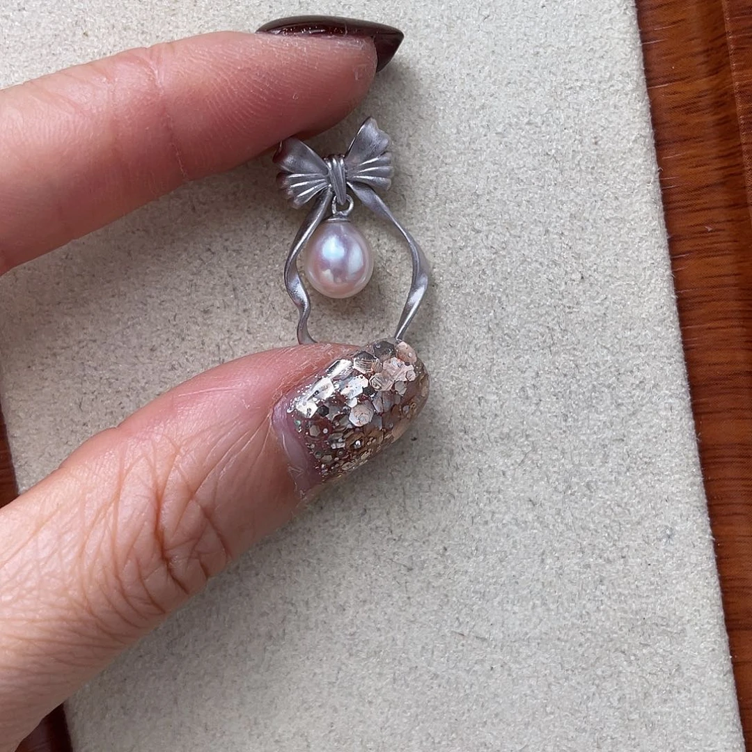 v***a银S925镶嵌海水珍珠颈饰