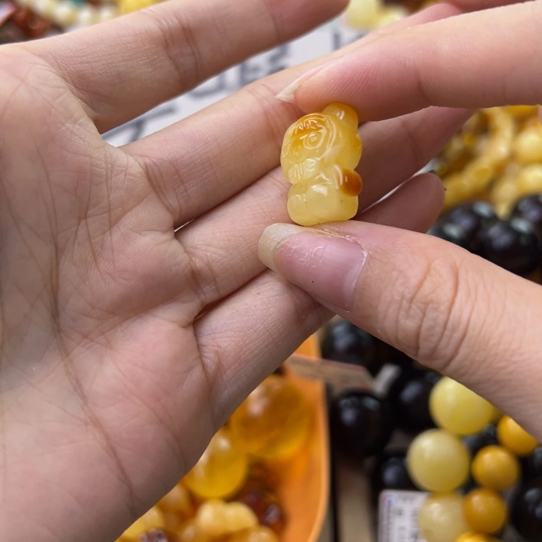 琥珀珠宝奇石未镶嵌