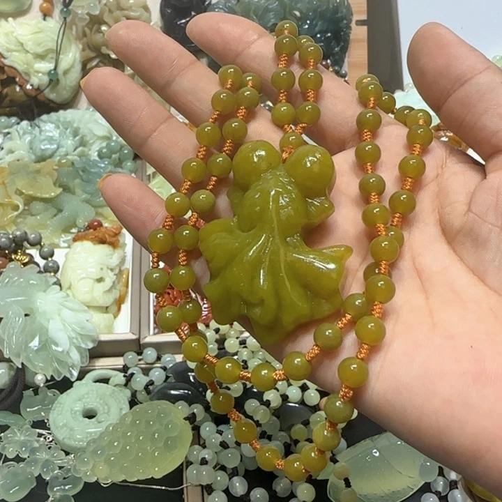 蛇纹石玉未镶嵌吊坠