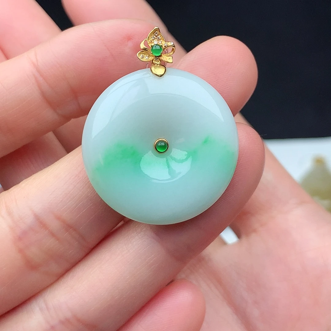 翡翠18K金镶嵌颈饰