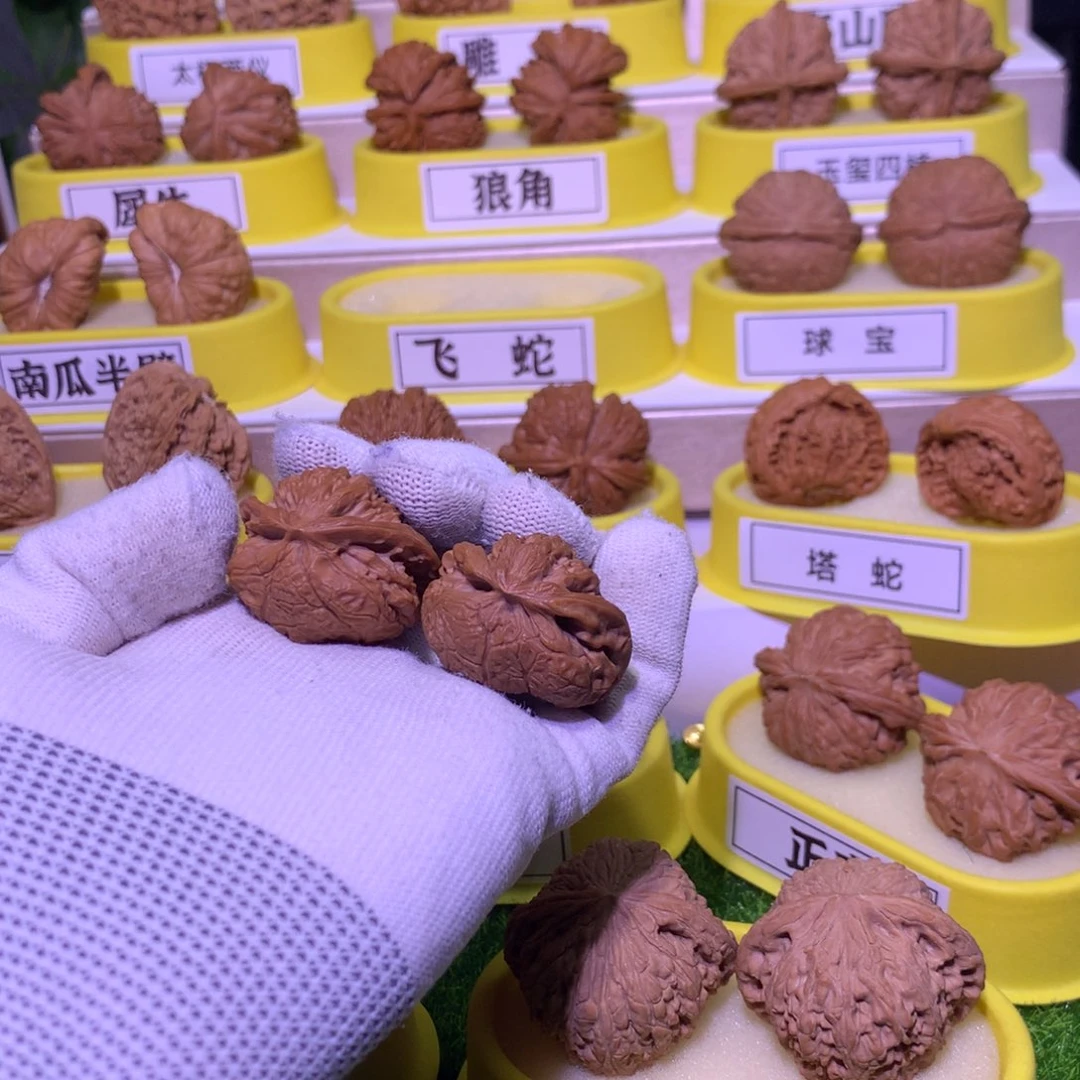 小***、吊坠桃核宫灯飞蛇