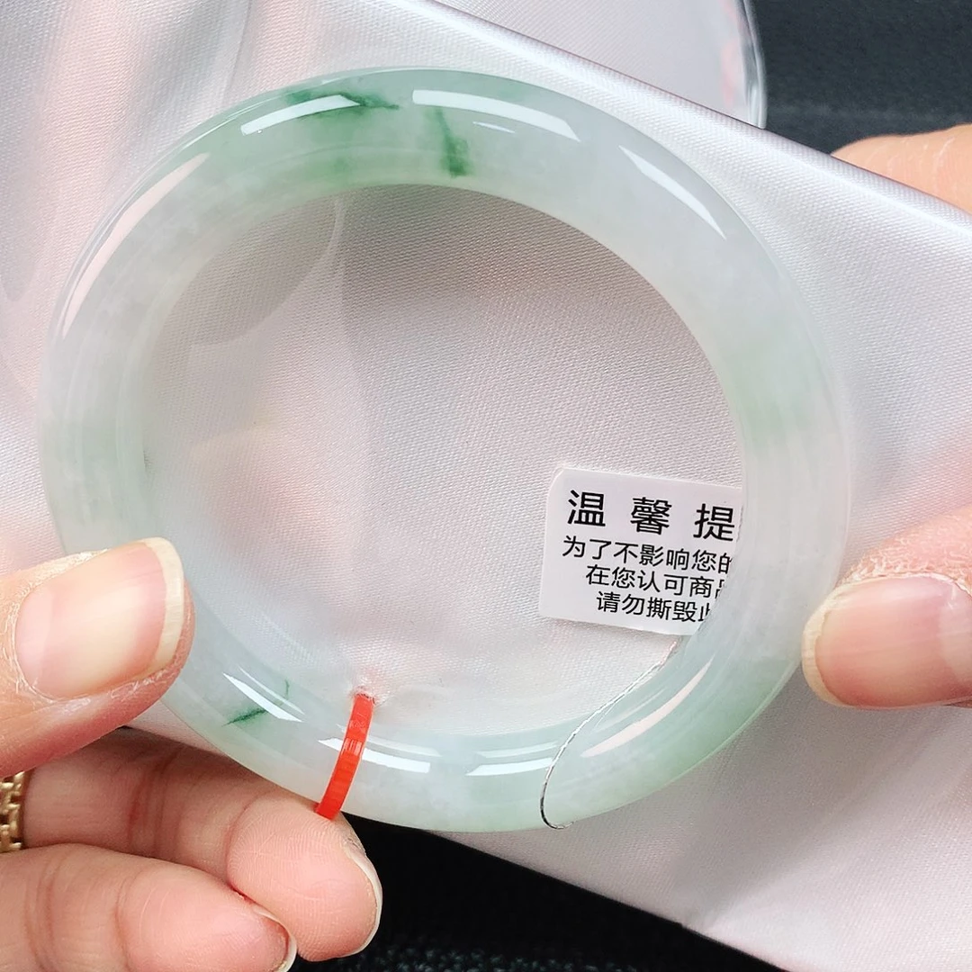 翡翠手镯未镶嵌54圈