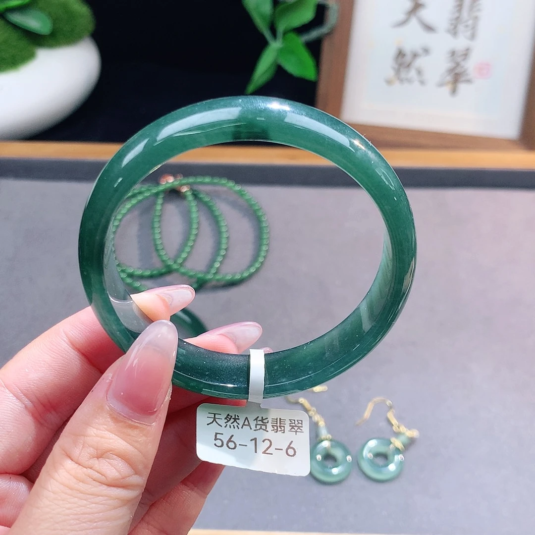 未镶嵌手镯（圆镯）翡翠