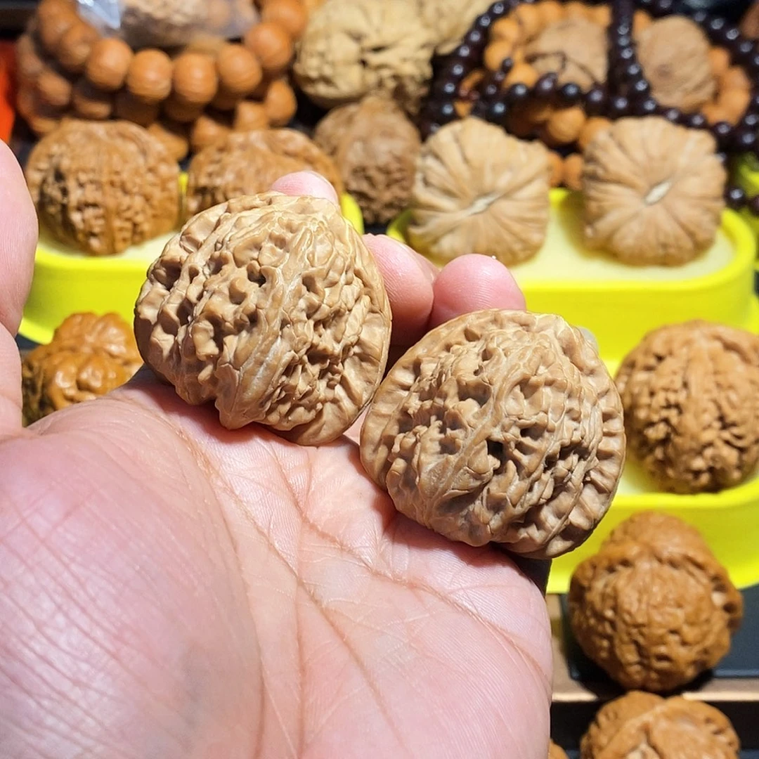光***临文玩核桃吊坠三角白40