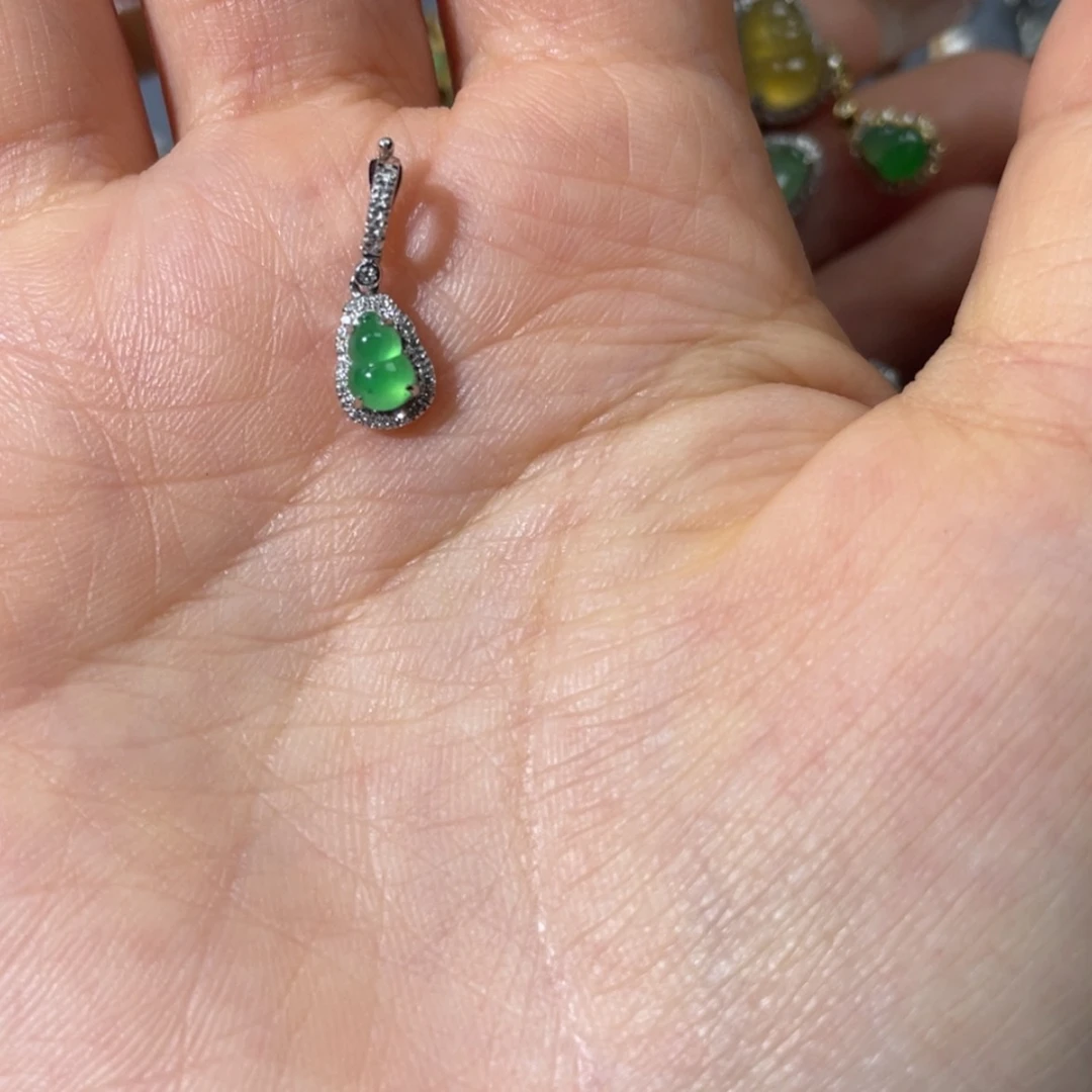 【闪购商品】颈饰18K金镶嵌翡翠?***侠