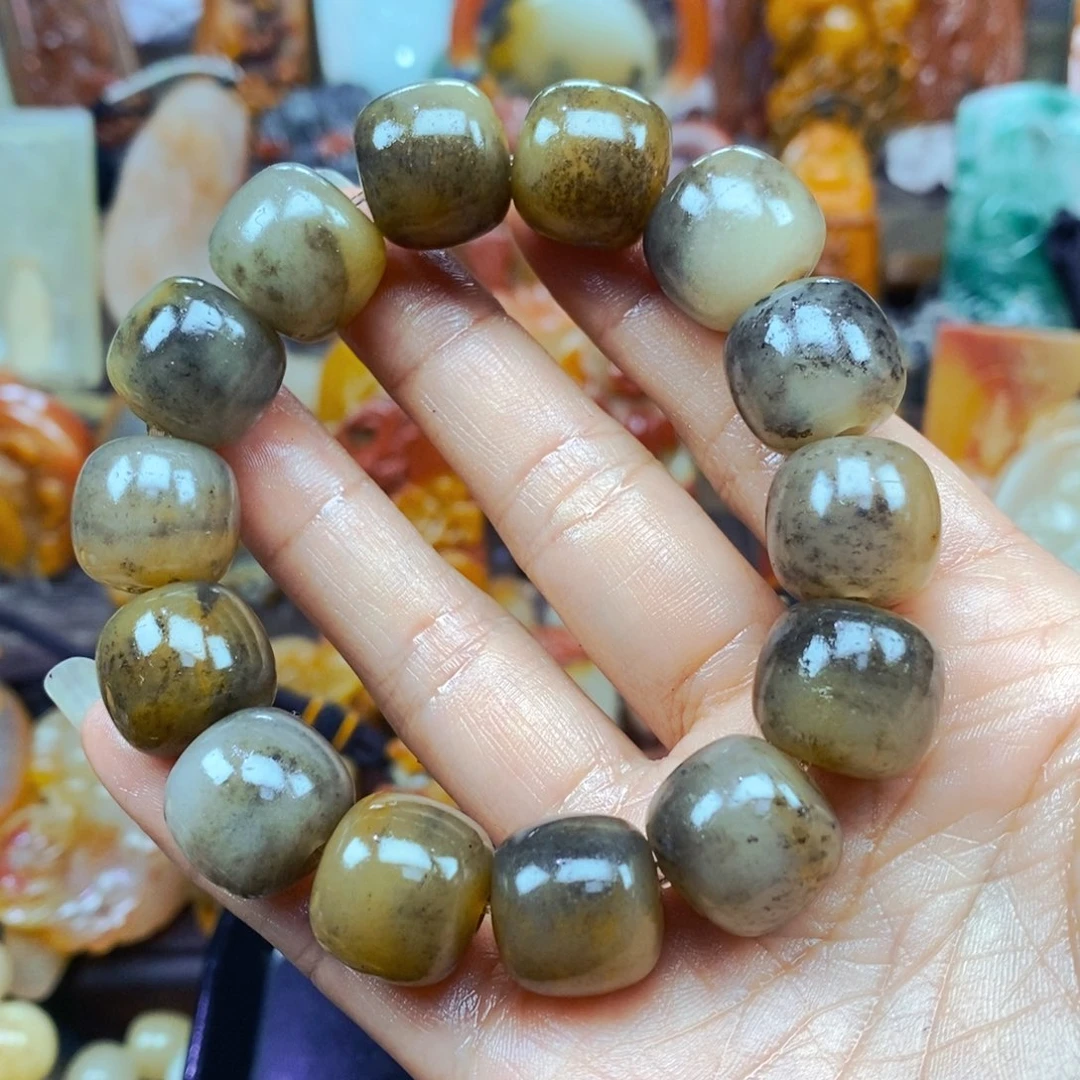 石英质玉（黄龙玉）未镶嵌颈饰