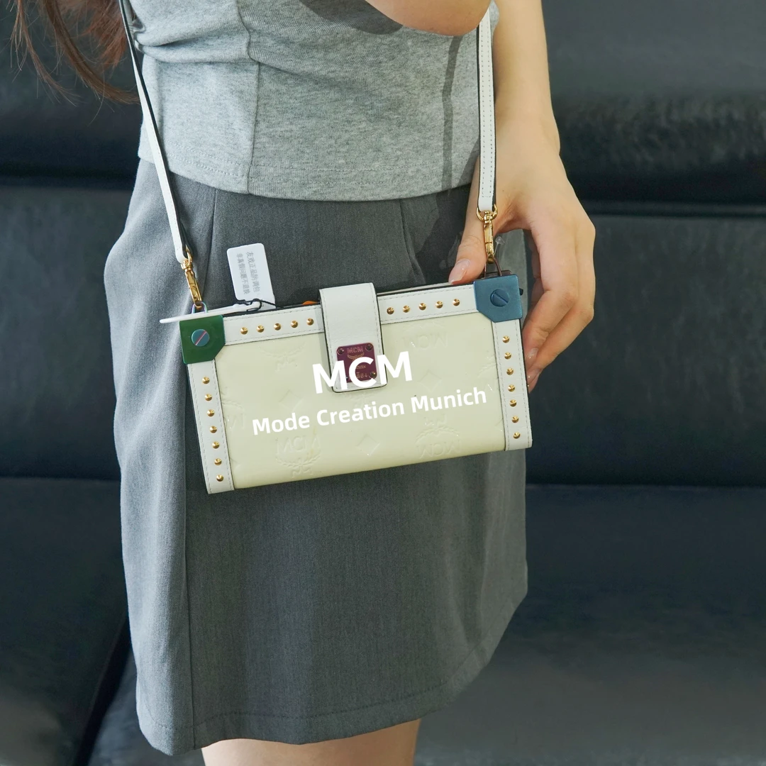 95新 MCM 彩色压纹翻扣包/TN08603064/3064