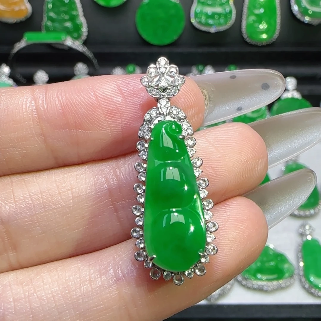 翡翠18K金镶嵌颈饰