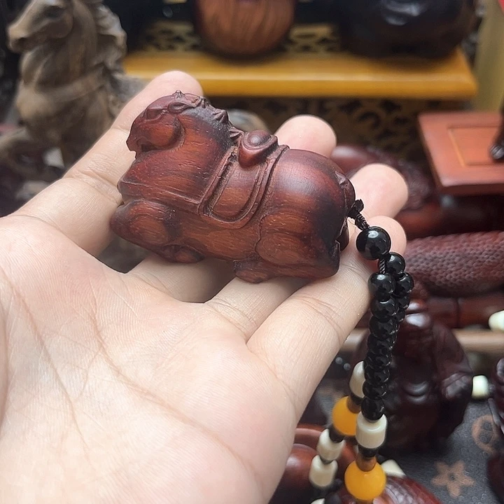 木紫檀红木雕刻生肖马把件