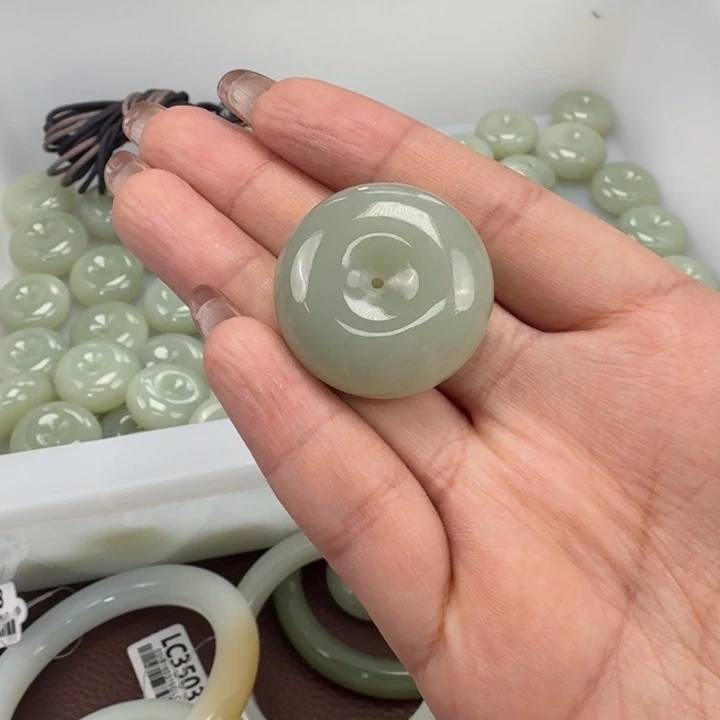 方***强和田玉未镶嵌手镯