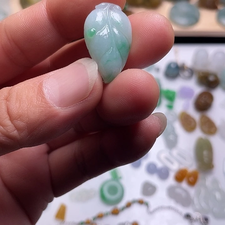 定制翡翠未镶嵌金枝玉叶