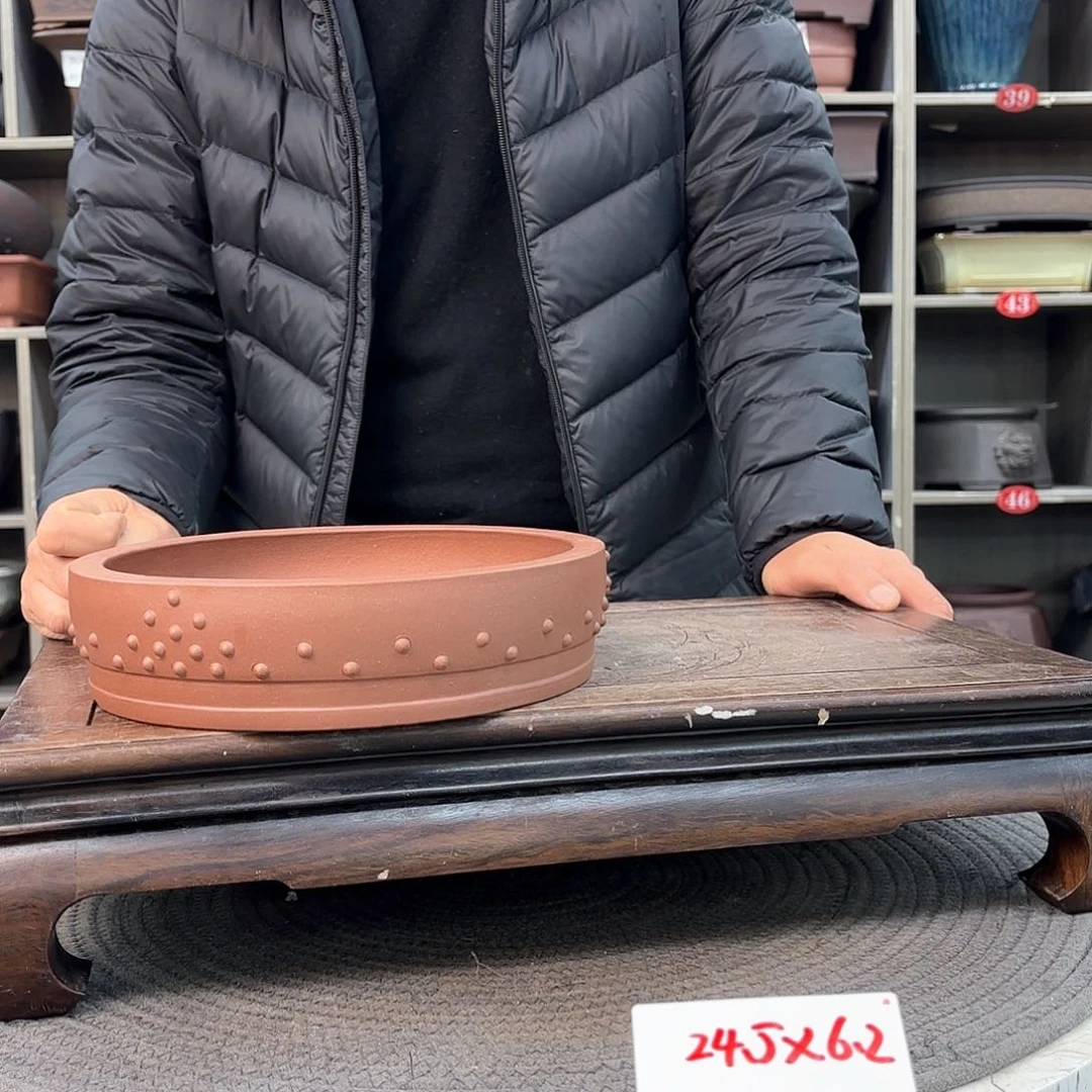 紫砂花盆輕**生紫砂的颜色很好看