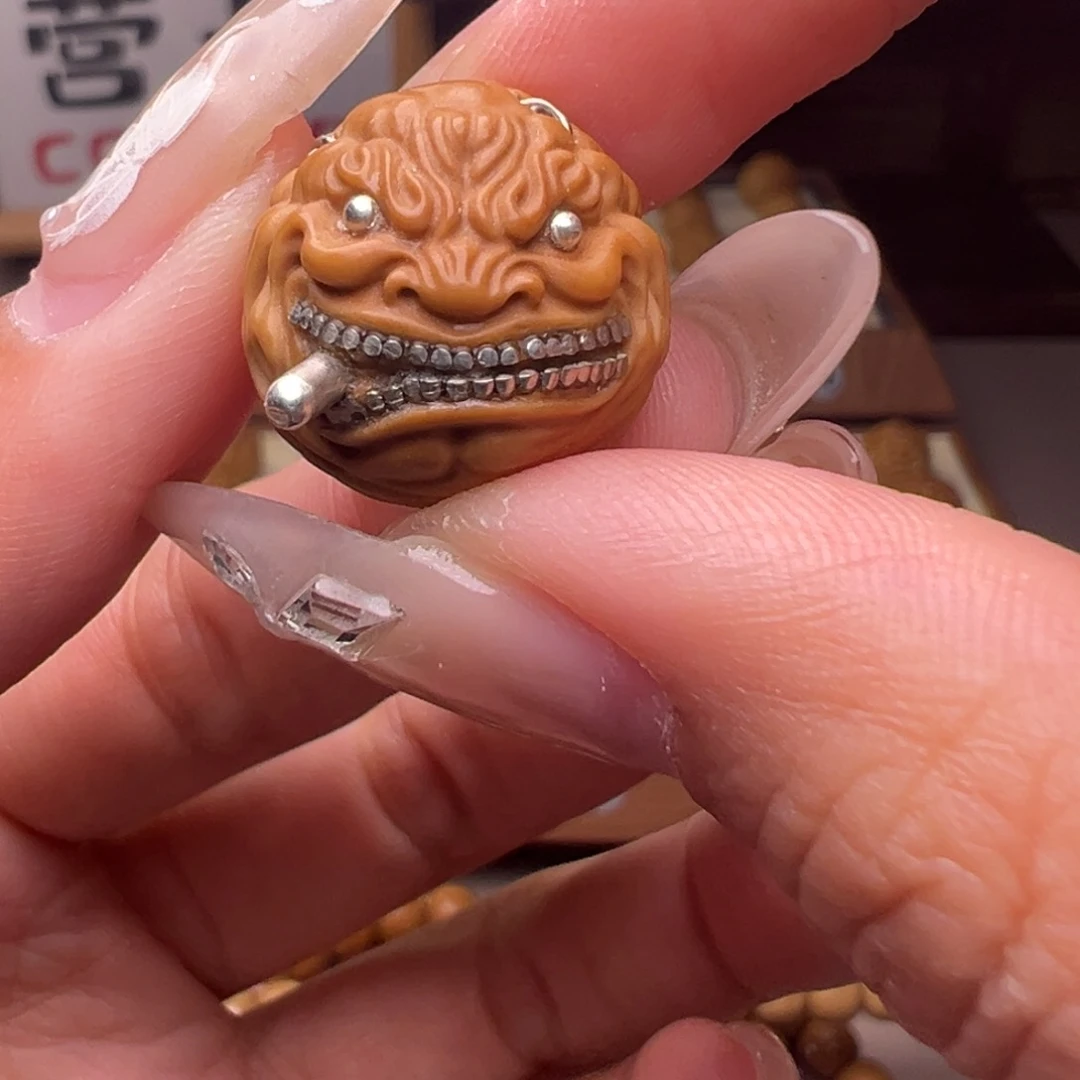 文玩核桃把件镶嵌款小辫烟鬼18左右尺寸全品有正常封口线
