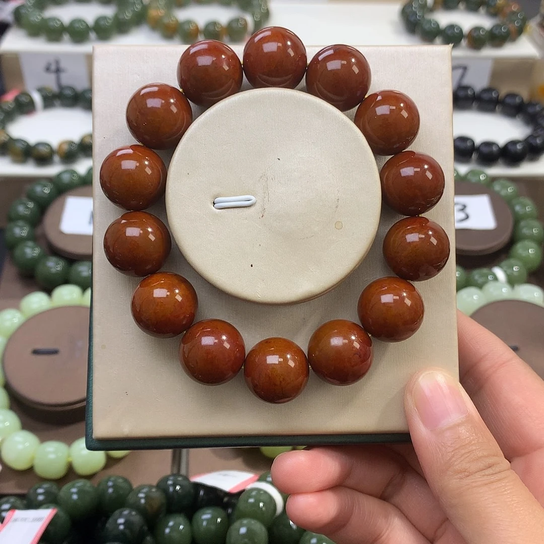 红***火未镶嵌手链和田玉