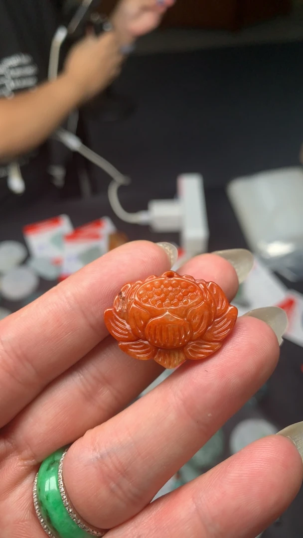 天然缅甸翡翠吊坠