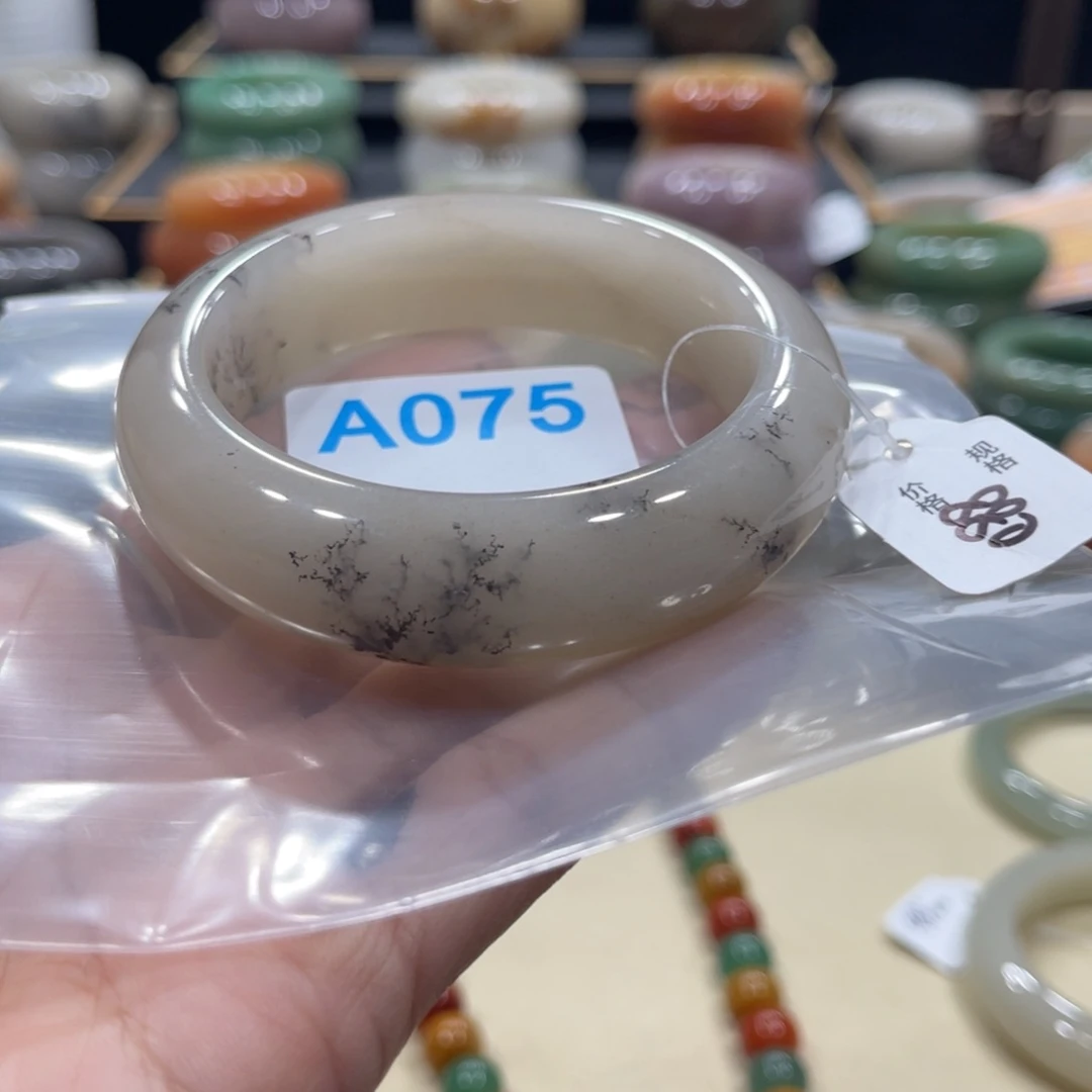 石英质玉手镯未镶嵌清****Z