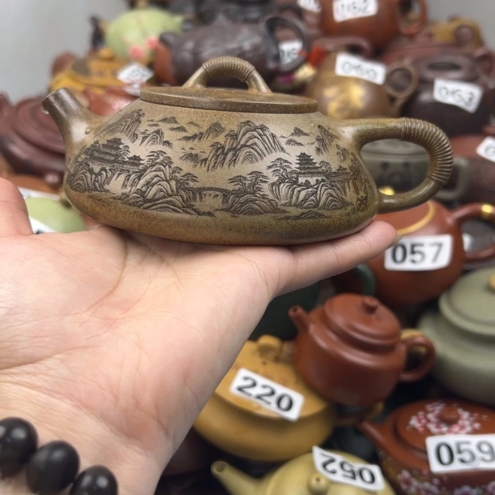 紫砂茶壶壶钮一侧裂